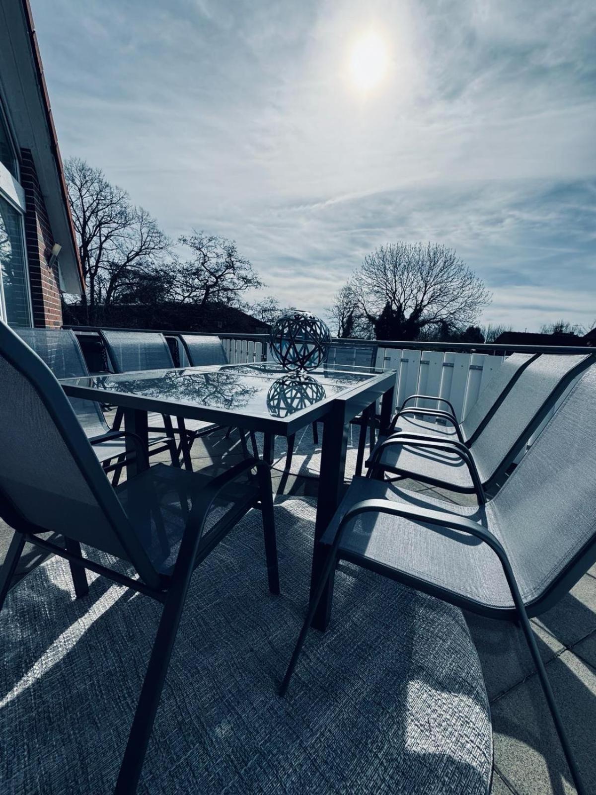 Apartment 160Qm 5 Schlafzimmer 1 Wohnzimmer Terrasse Und Balkon Βίλχελμσχαφεν Εξωτερικό φωτογραφία